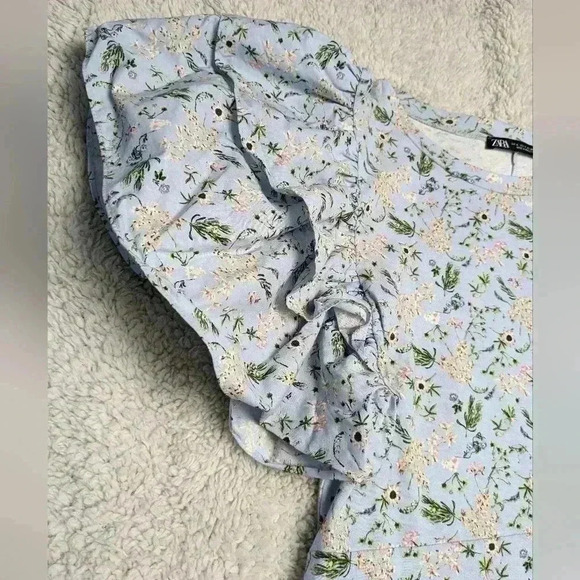 FREE WITH BUNDLE Super cute ZARA  Summer Dress size small puffy sleeves - Picture 2 of 7